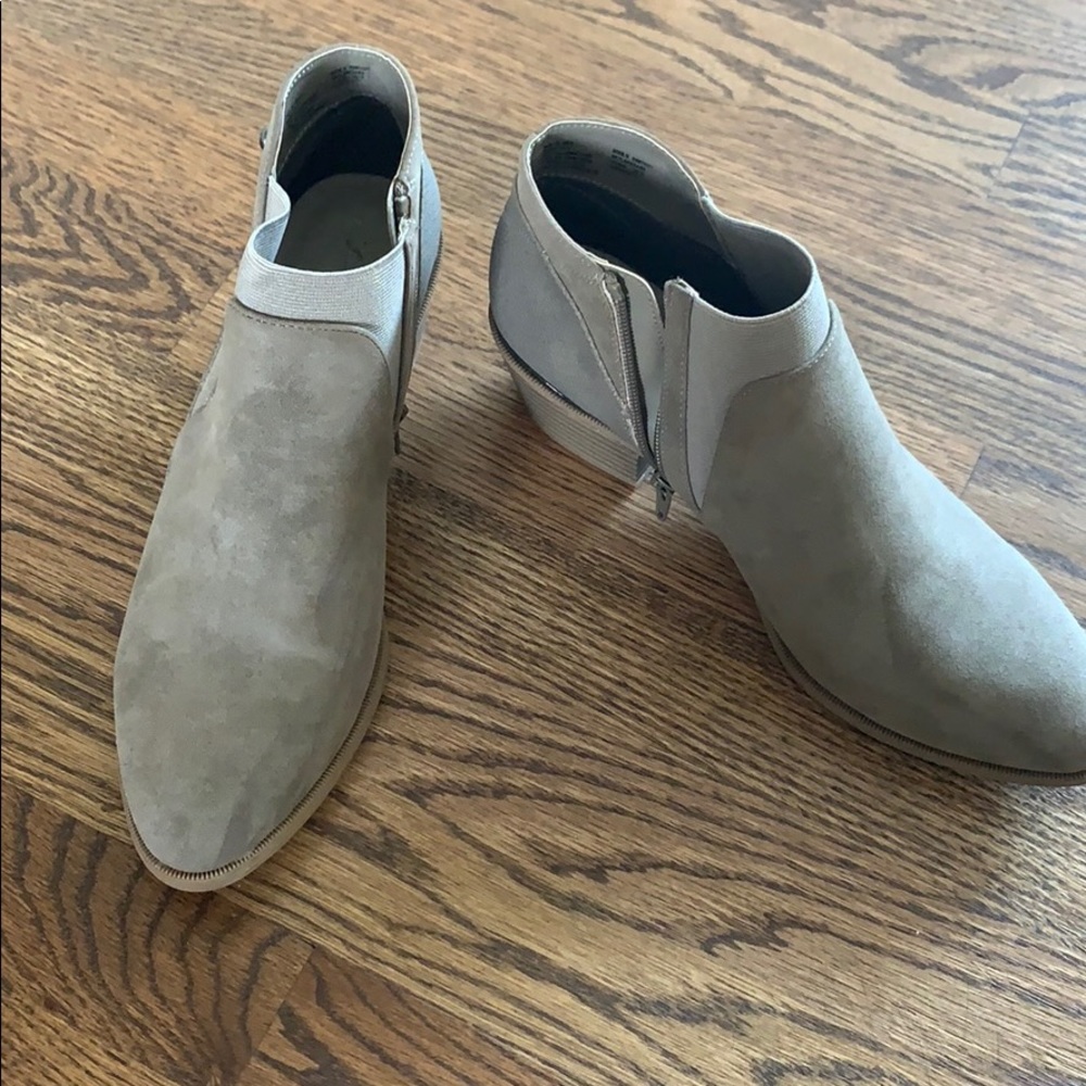 Simply Vera suede like stretch booties